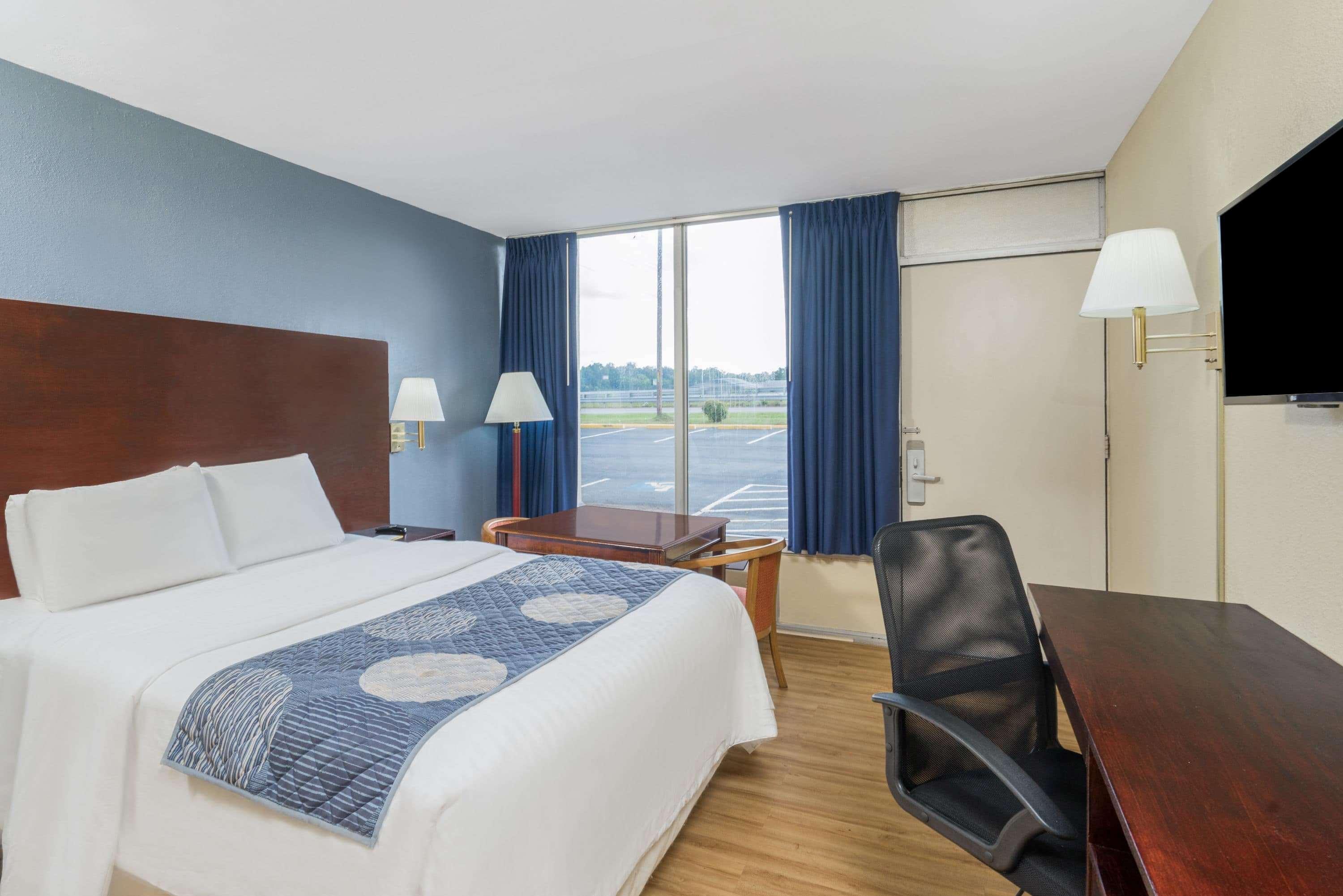 Days Inn By Wyndham Стейтсвил Екстериор снимка