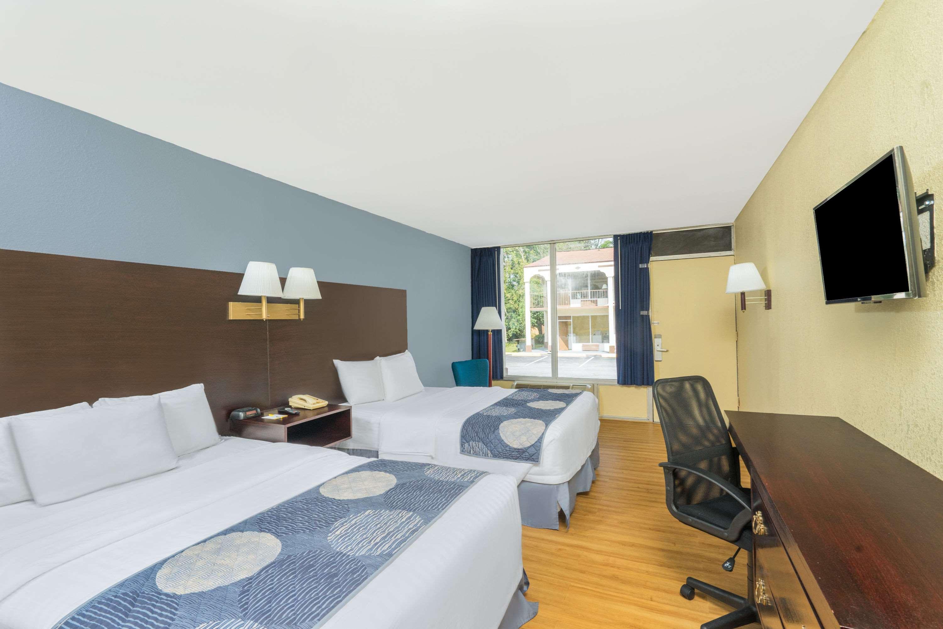 Days Inn By Wyndham Стейтсвил Екстериор снимка