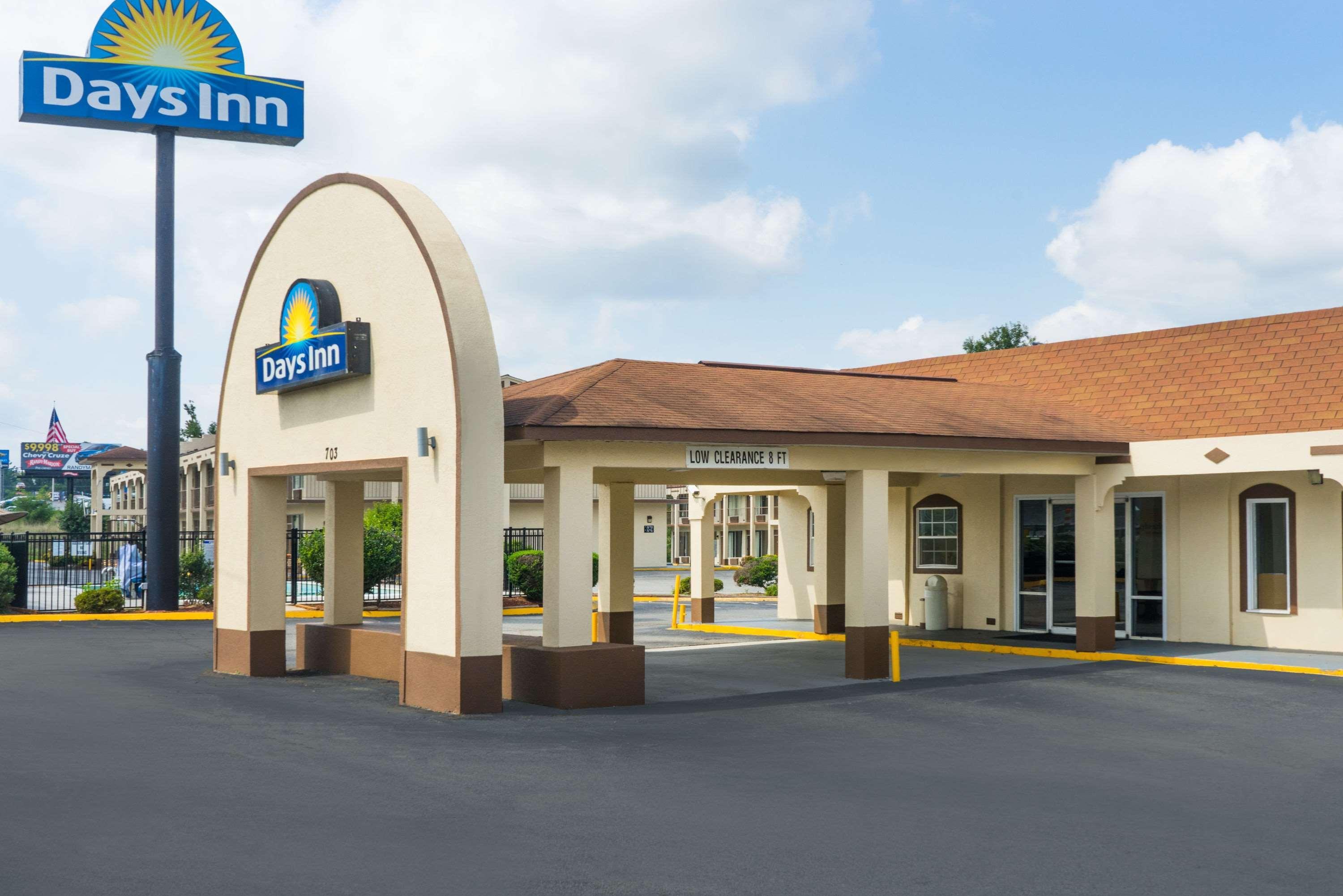 Days Inn By Wyndham Стейтсвил Екстериор снимка