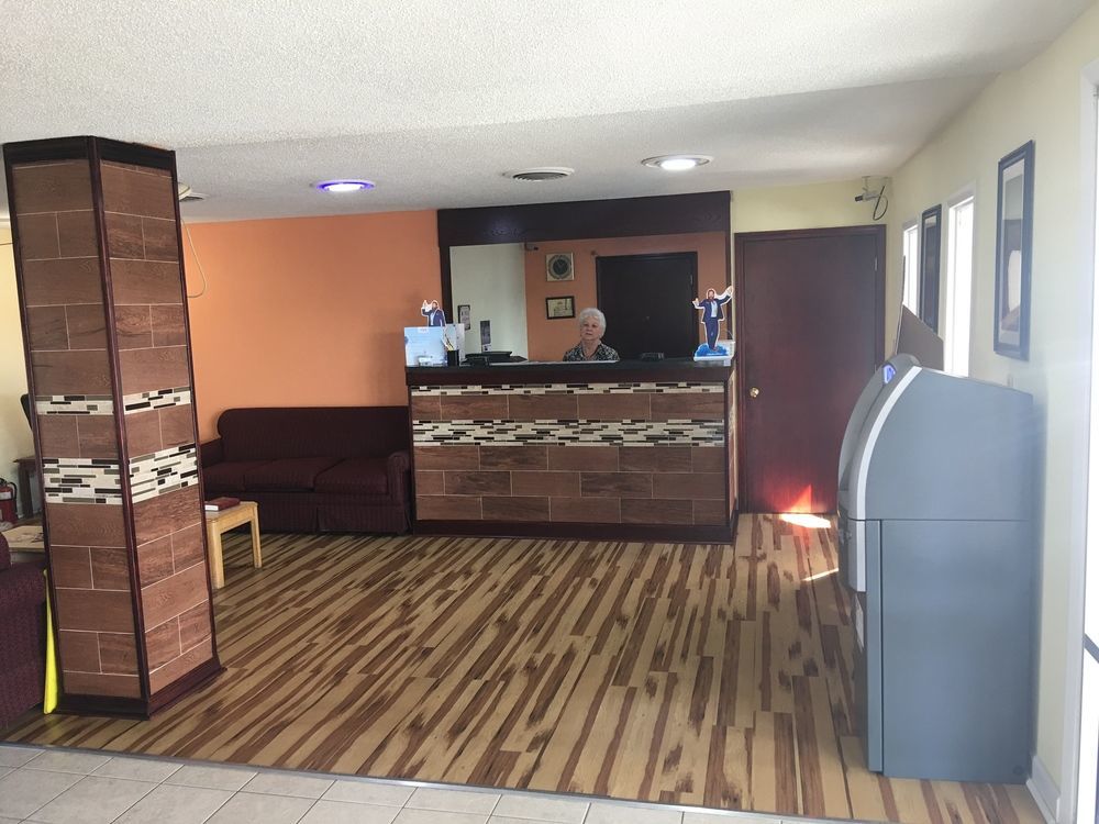 Days Inn By Wyndham Стейтсвил Екстериор снимка